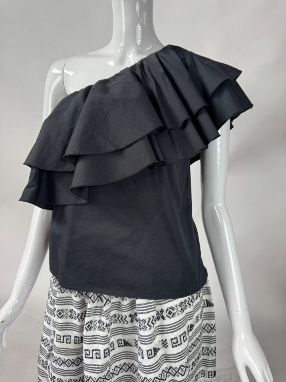 Saks Fifth Avenue Black One-Shoulder Ruffled Top XS Cotton Blend Womens Blouse M